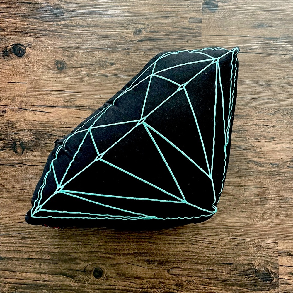 Diamond supply co pillow